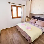 Lota * Starigrad Paklenica