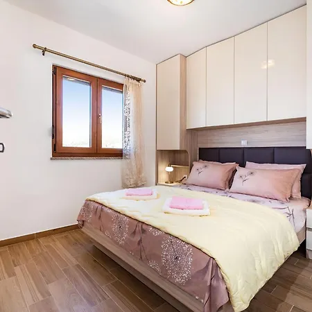 Lota Сasa de vacaciones Starigrad Paklenica