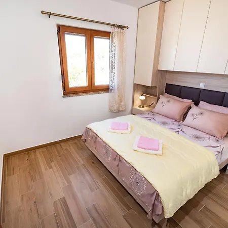 Lota * Starigrad Paklenica