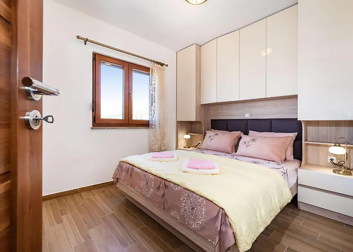 Lota Сasa de vacaciones Starigrad Paklenica