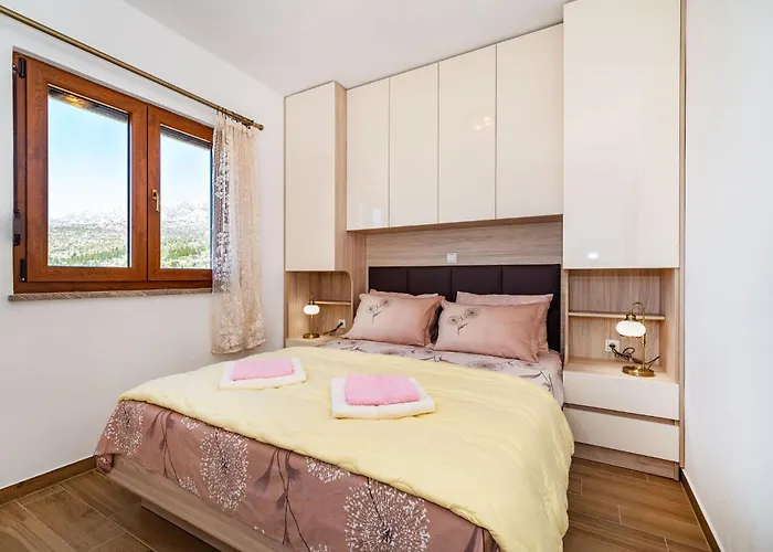 Lota * Starigrad Paklenica