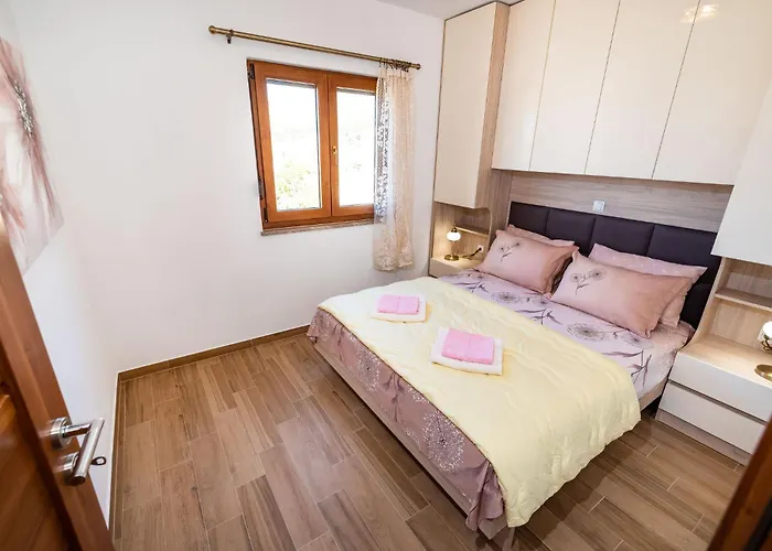 Lota * Starigrad Paklenica