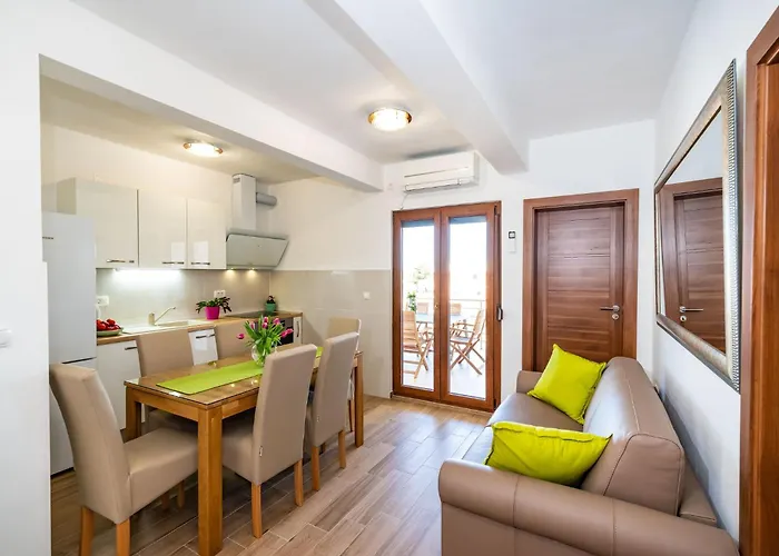 Lota Сasa de vacaciones Starigrad Paklenica