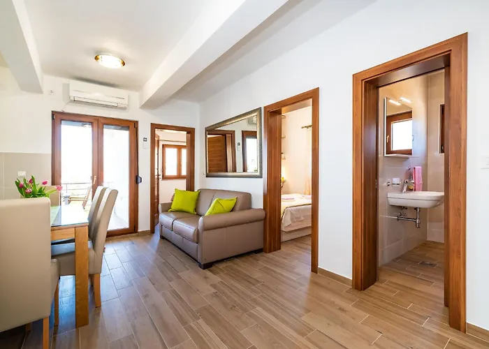 Lota * Starigrad Paklenica